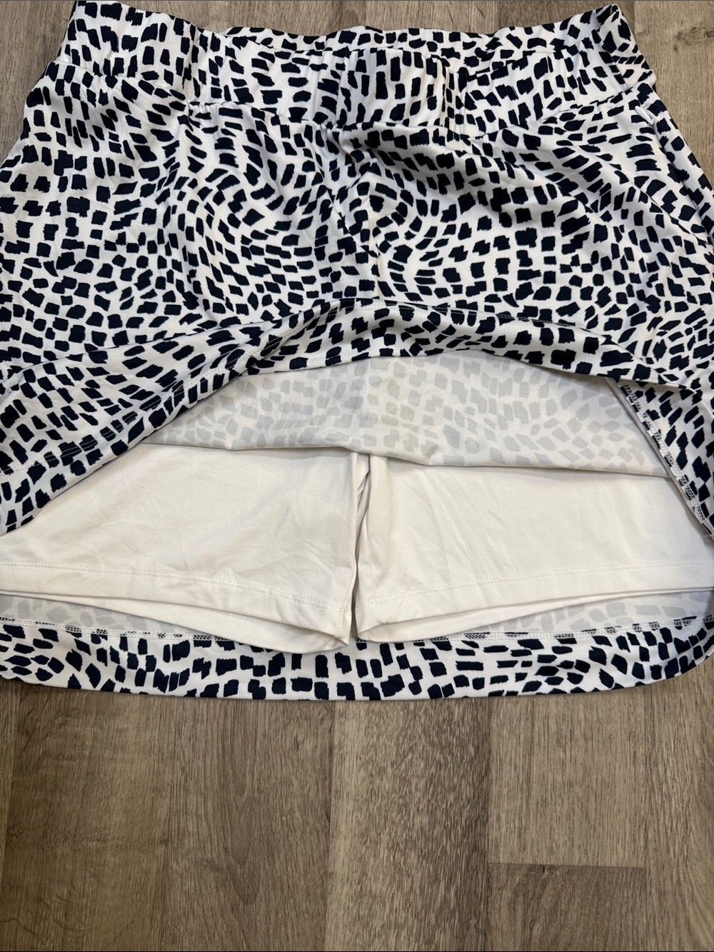 Chico's Black and White Abstract Print Mini Skirt size Chicos 2 or 12 - Picture 3 of 10